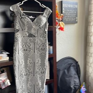 Black & white, fitted, Junior, Size L dress.